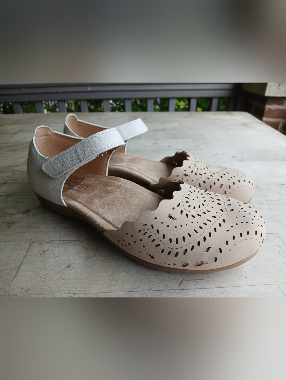 Earth BRONNIE Women's Beige Cutout Mary Jane Flats 9
